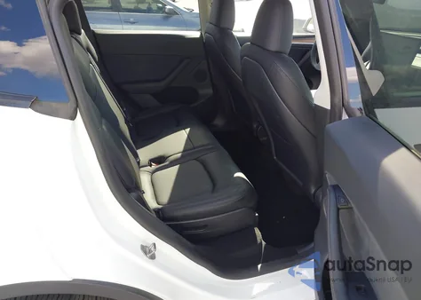 2025 Tesla Model Y Long Range Dual Motor All-Wheel Drive z USA, uszkodzony, nr VIN 7SAYGAEE2SF291066